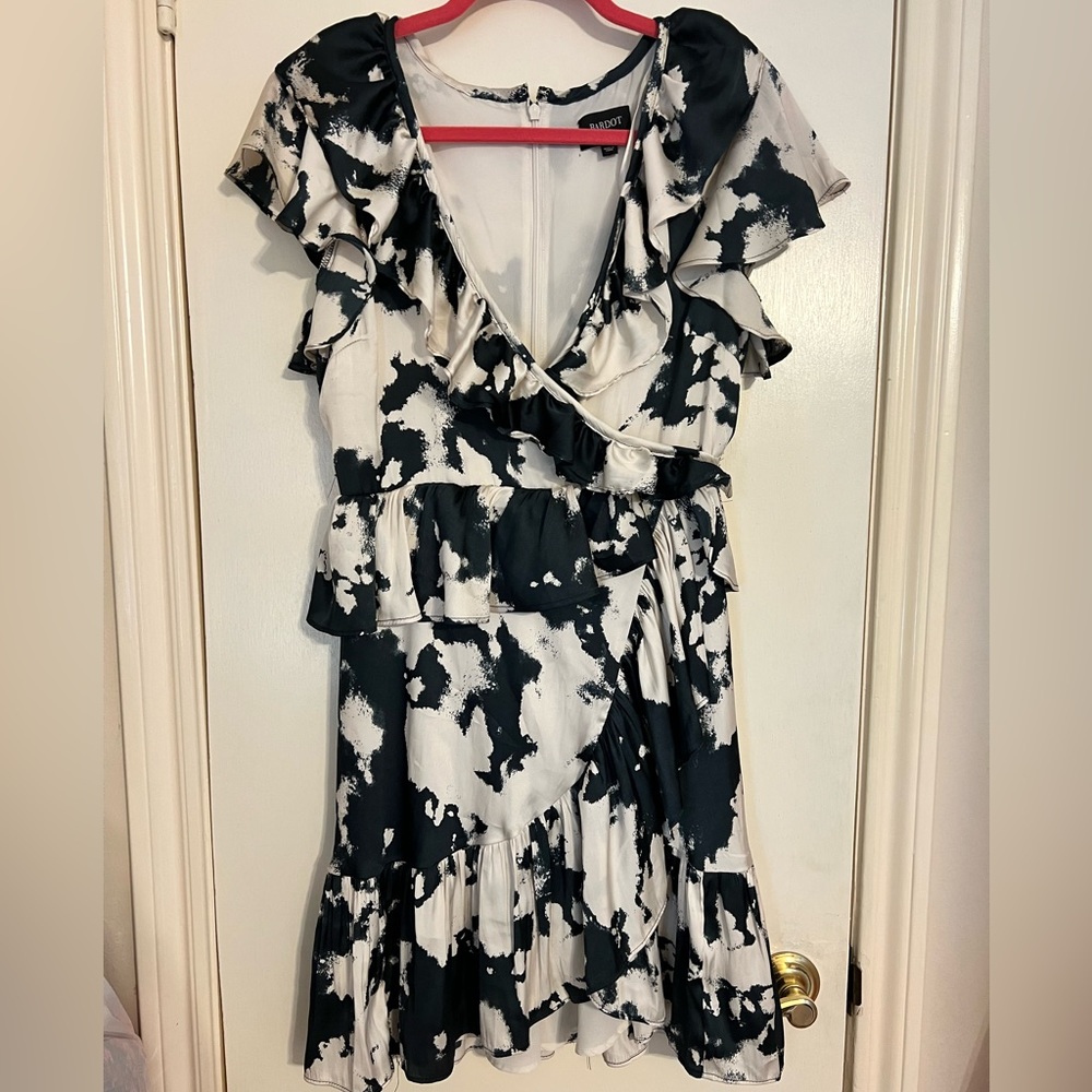 BARDOT Navy/Cream Blue Ruffle Wrap Dress - Size
6/S - Picture 2 of 8